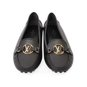 https://dbiyorq10n2b9.cloudfront.net/product-images/CSHOLV0037/LOUIS-VUITTON-Leather-Loafers-Black-S-40.5-7-NEW-front.jpg.webp