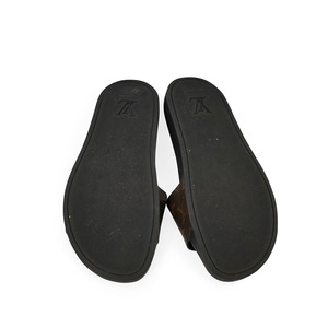https://dbiyorq10n2b9.cloudfront.net/product-images/CSHOLV0090/LOUIS-VUITTON-Monogram-Waterfront-Mules-S-42-8-soles.jpg.webp