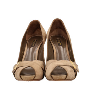 https://dbiyorq10n2b9.cloudfront.net/product-images/CSHOLV0401/LOUIS-VUITTON-Suede-Passy-Peep-Toe-Pumps-Beige_3.jpg.webp