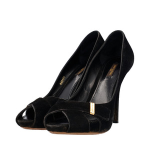 https://dbiyorq10n2b9.cloudfront.net/product-images/CSHOLV0402/LOUIS-VUITTON-Suede-Passy-Peep-Toe-Pumps-Black_2.jpg.webp