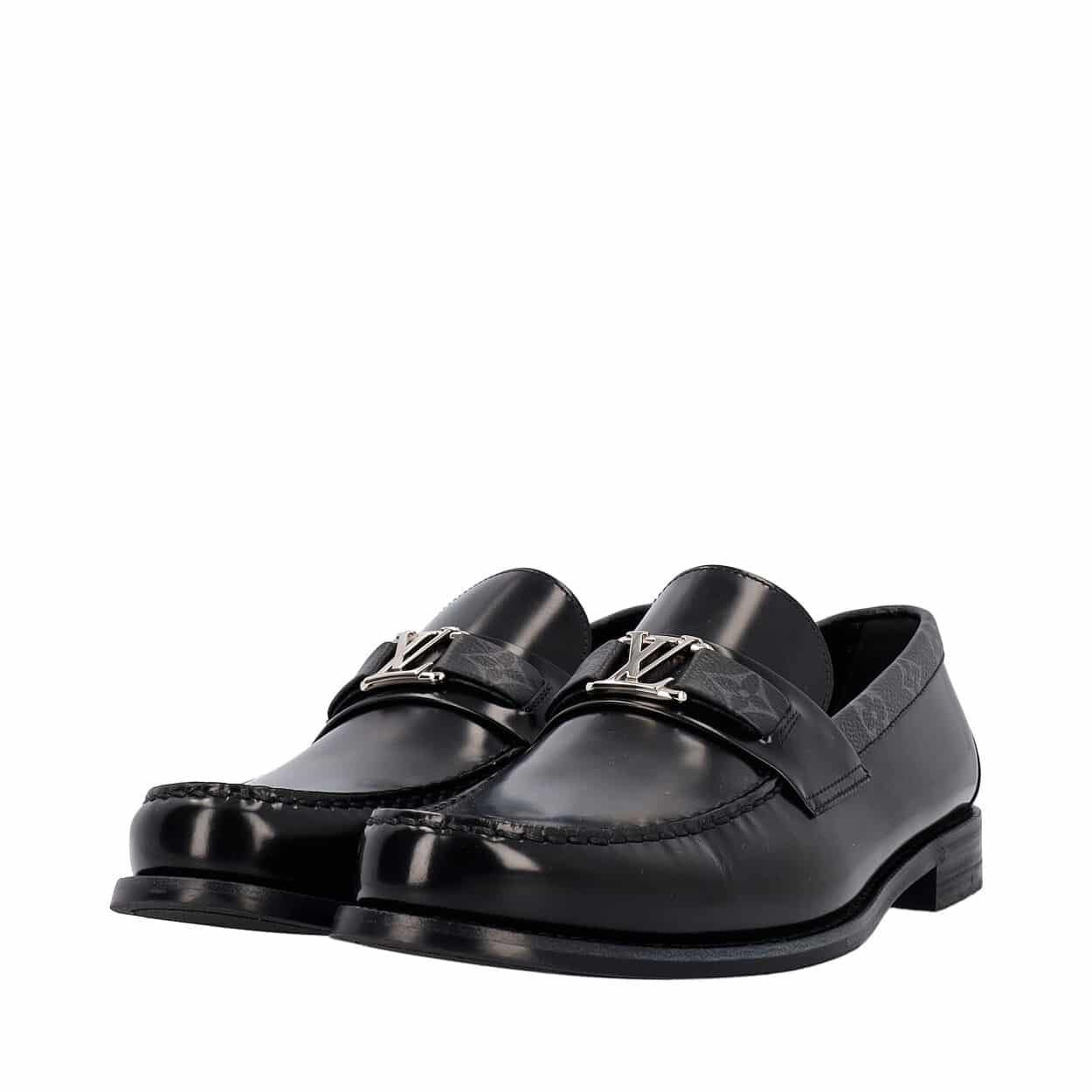 https://dbiyorq10n2b9.cloudfront.net/product-images/CSHOLV0597/LOUIS-VUITTON-Leather-Major-Loafers-Black_1.jpg.webp