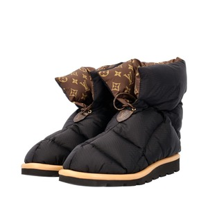 https://dbiyorq10n2b9.cloudfront.net/product-images/CSHOLV0723/LOUIS-VUITTON-Monogram-Pillow-Comfort-Ankle-Boots-Black_1.jpg.webp