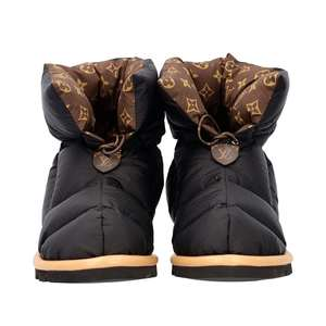 https://dbiyorq10n2b9.cloudfront.net/product-images/CSHOLV0723/LOUIS-VUITTON-Monogram-Pillow-Comfort-Ankle-Boots-Black_2.jpg.webp