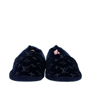 https://dbiyorq10n2b9.cloudfront.net/product-images/CSHOLV0941/LOUIS-VUITTON-Velvet-Slippers-Navy_3.jpg.webp