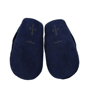 https://dbiyorq10n2b9.cloudfront.net/product-images/CSHOLV0941/LOUIS-VUITTON-Velvet-Slippers-Navy_5.jpg.webp