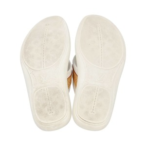 https://dbiyorq10n2b9.cloudfront.net/product-images/CSHOLV0972/LOUIS-VUITTON-Leather-Canvas-Flip-Flops-White_5.jpg.webp