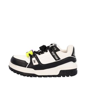 https://dbiyorq10n2b9.cloudfront.net/product-images/CSHOLV1086/LOUIS-VUITTON-Leather-LV-Trainer-Maxi-Sneakers-Black-White_3.jpg.webp