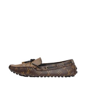 https://dbiyorq10n2b9.cloudfront.net/product-images/CSHOLV1096/LOUIS-VUITTON-Monogram-Gloria-Loafers_1.jpg.webp