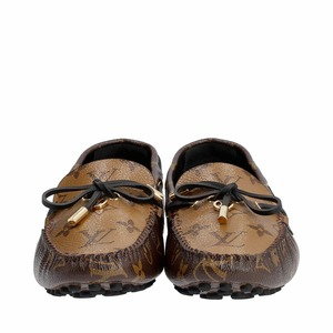 https://dbiyorq10n2b9.cloudfront.net/product-images/CSHOLV1096/LOUIS-VUITTON-Monogram-Gloria-Loafers_2.jpg.webp