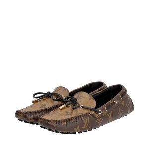 https://dbiyorq10n2b9.cloudfront.net/product-images/CSHOLV1096/LOUIS-VUITTON-Monogram-Gloria-Loafers_3.jpg.webp