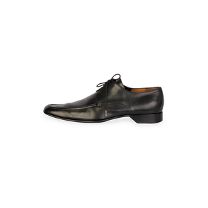 https://dbiyorq10n2b9.cloudfront.net/product-images/CSHOLV138/LOUIS-VUITTON-Men%E2%80%99s-Derby-Leather-Square-Toe-Shoes-%E2%80%93-S-44-9-side.jpg.webp