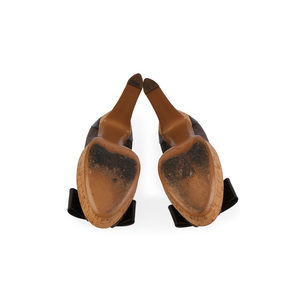 https://dbiyorq10n2b9.cloudfront.net/product-images/CSHOLV174/LOUIS-VUITTON-Monogram-Rivoli-Cork-Peep-Toe-Pumps-S-40-6.5-soles.jpg.webp