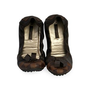 https://dbiyorq10n2b9.cloudfront.net/product-images/CSHOLV246/LOUIS-VUITTON-Damier-Ebene-Lovely-Ballet-Flats-S-36-3.5-front.jpg.webp