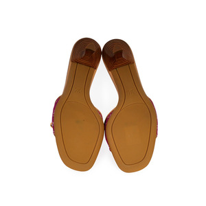https://dbiyorq10n2b9.cloudfront.net/product-images/CSHOLV248/LOUIS-VUITTON-Denim-Kitten-Heel-Slides-Pink-S-39-6-soles.jpg.webp