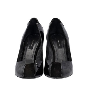 https://dbiyorq10n2b9.cloudfront.net/product-images/CSHOMJ0008/MARC-JACOBS-Suede-Patent-Pumps-Black_3.jpg.webp