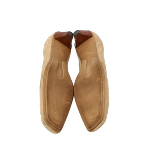 https://dbiyorq10n2b9.cloudfront.net/product-images/CSHOPRA0144/PRADA-Suede-Kitten-Heels-Beige_5.jpg.webp