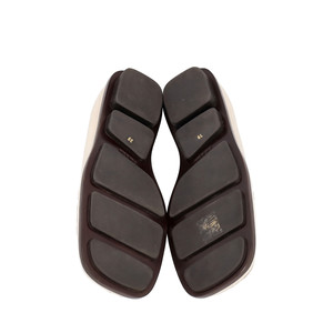 https://dbiyorq10n2b9.cloudfront.net/product-images/CSHOPRA0175/PRADA-Leather-Loafers-White_5.jpg.webp