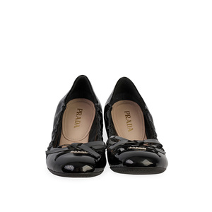 https://dbiyorq10n2b9.cloudfront.net/product-images/CSHOPRA165/PRADA-Patent-Bow-Ballet-Flats-Black-S-37-4-front.jpg.webp