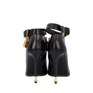https://dbiyorq10n2b9.cloudfront.net/product-images/CSHOTF0033/TOM-FORD-Leather-Padlock-Ankle-Boots-Black_4.jpg.webp