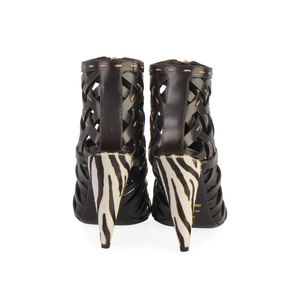 https://dbiyorq10n2b9.cloudfront.net/product-images/CSHOTF104/TOM-FORD-Leather-Hand-Stitched-Lattice-Zebra-Booties-Black-S-36-3-NEW-back.jpg.webp