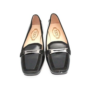 https://dbiyorq10n2b9.cloudfront.net/product-images/CSHOTOD0029/TODS-Patent-LeatherSuede-Loafers-Black-S-38.5-5.5-Front.jpg.webp