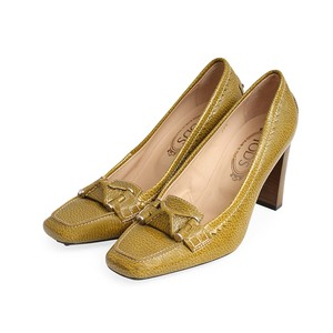 https://dbiyorq10n2b9.cloudfront.net/product-images/CSHOTOD0044/TODS-Patent-Loafer-Pumps-YellowGreen-S-39.5-6-Angle.jpg.webp