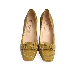 https://dbiyorq10n2b9.cloudfront.net/product-images/CSHOTOD0044/TODS-Patent-Loafer-Pumps-YellowGreen-S-39.5-6-Front.jpg.webp