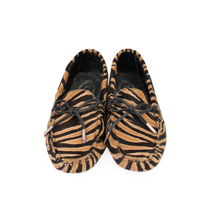 https://dbiyorq10n2b9.cloudfront.net/product-images/CSHOTOD0067/TODS-Pony-Hair-Tiger-Print-Gommino-Loafers-S-38-5-Front.jpg.webp