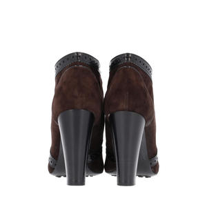 https://dbiyorq10n2b9.cloudfront.net/product-images/CSHOTOD0077/TODS-Suede-Lulu-Ankle-Booties-Chocolate_1.jpg.webp
