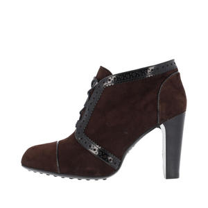 https://dbiyorq10n2b9.cloudfront.net/product-images/CSHOTOD0077/TODS-Suede-Lulu-Ankle-Booties-Chocolate_2.jpg.webp