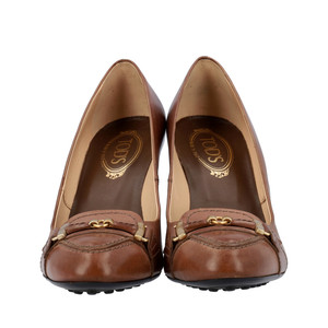 https://dbiyorq10n2b9.cloudfront.net/product-images/CSHOTOD0086/TODS-Leather-Block-Heel-Pumps-Tan_1.jpg.webp