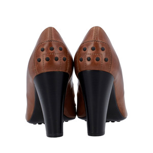 https://dbiyorq10n2b9.cloudfront.net/product-images/CSHOTOD0086/TODS-Leather-Block-Heel-Pumps-Tan_3.jpg.webp