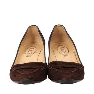 https://dbiyorq10n2b9.cloudfront.net/product-images/CSHOTOD0099/TODS-Suede-Penny-Kitten-Heel-Pumps-Brown_1.jpg.webp