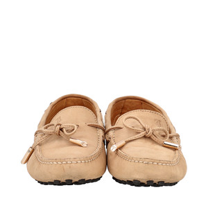 https://dbiyorq10n2b9.cloudfront.net/product-images/CSHOTOD0104/TODS-Nubuck-Gommino-Loafers-Beige_4.jpg.webp