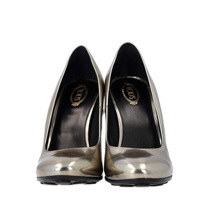 https://dbiyorq10n2b9.cloudfront.net/product-images/CSHOTOD0106/TODS-Glazed-Leather-Pumps-Silver-Black_3.jpg.webp