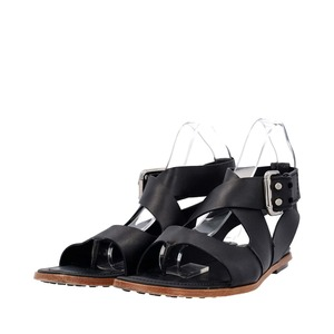 https://dbiyorq10n2b9.cloudfront.net/product-images/CSHOTOD0185/TODS-Leather-Flat-Thong-Sandals-Black_2.jpg.webp