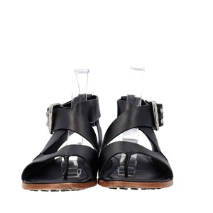 https://dbiyorq10n2b9.cloudfront.net/product-images/CSHOTOD0185/TODS-Leather-Flat-Thong-Sandals-Black_3.jpg.webp
