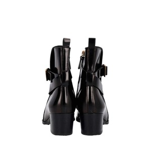 https://dbiyorq10n2b9.cloudfront.net/product-images/CSHOTOD0193/TODS-Leather-Buckle-Ankle-Boots-Black_4.jpg.webp