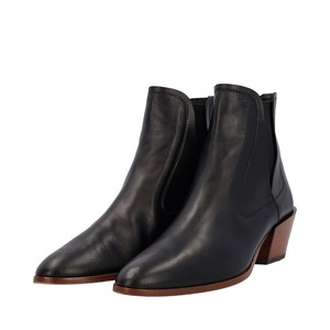 https://dbiyorq10n2b9.cloudfront.net/product-images/CSHOTOD0195/TODS-Leather-Ankle-Boots-Black_2.jpg.webp