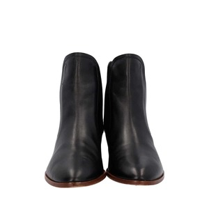 https://dbiyorq10n2b9.cloudfront.net/product-images/CSHOTOD0195/TODS-Leather-Ankle-Boots-Black_3.jpg.webp