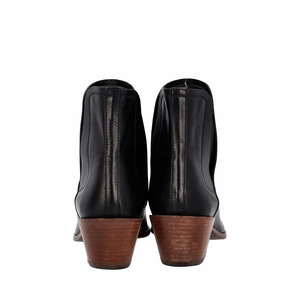 https://dbiyorq10n2b9.cloudfront.net/product-images/CSHOTOD0195/TODS-Leather-Ankle-Boots-Black_4.jpg.webp