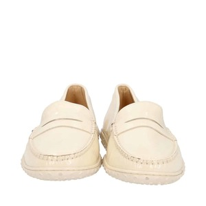 https://dbiyorq10n2b9.cloudfront.net/product-images/CSHOTOD0203/TODS-Patent-Loafers-Ivory_4.jpg.webp