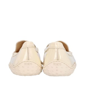 https://dbiyorq10n2b9.cloudfront.net/product-images/CSHOTOD0203/TODS-Patent-Loafers-Ivory_5.jpg.webp