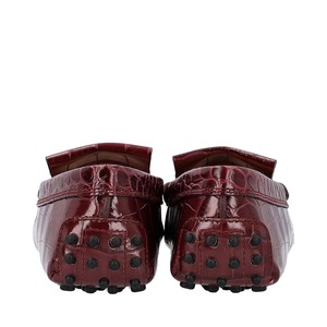 https://dbiyorq10n2b9.cloudfront.net/product-images/CSHOTOD0227/TODS-Croc-Embossed-Tassel-Loafers-Purple_4.jpg.webp