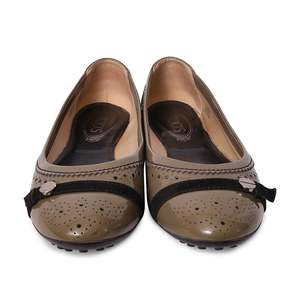 https://dbiyorq10n2b9.cloudfront.net/product-images/CSHOTOD0256/TODS-Patent-Ballerina-Flats-Khaki_1.jpg.webp