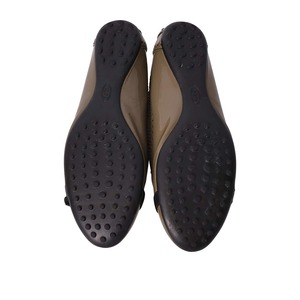 https://dbiyorq10n2b9.cloudfront.net/product-images/CSHOTOD0256/TODS-Patent-Ballerina-Flats-Khaki_5.jpg.webp