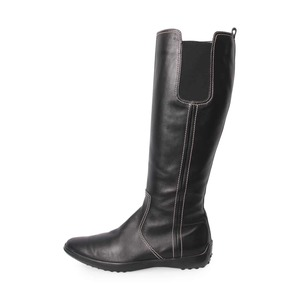 https://dbiyorq10n2b9.cloudfront.net/product-images/CSHOTOD0258/TODS-Leather-Knee-High-Boots-Black_3.jpg.webp