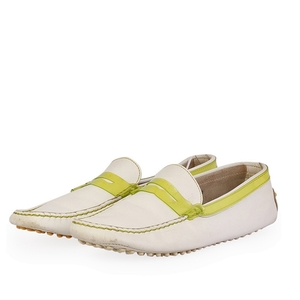 https://dbiyorq10n2b9.cloudfront.net/product-images/CSHOTOD121/TODS-Leather-Loafers-White-S-40-7-angle.jpg.webp