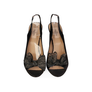 https://dbiyorq10n2b9.cloudfront.net/product-images/CSHOVA119/VALENTINO-Satin-Bow-Slingback-Pumps-Black-S-41-7-NEW-front.jpg.webp