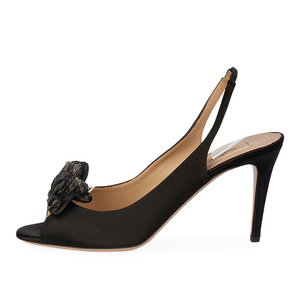 https://dbiyorq10n2b9.cloudfront.net/product-images/CSHOVA119/VALENTINO-Satin-Bow-Slingback-Pumps-Black-S-41-7-NEW-side.jpg.webp